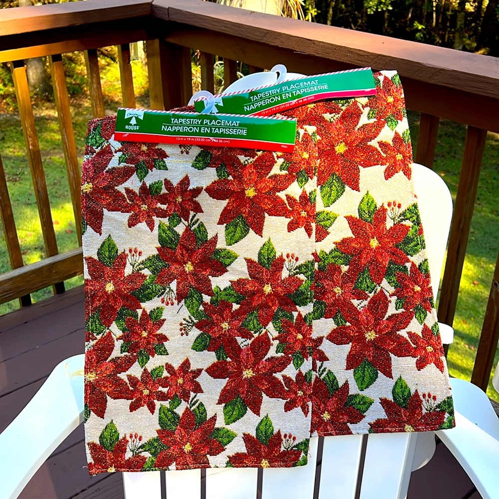 Tapestry placemats holiday
Christmas house set of two Red Poinsettia new/tags